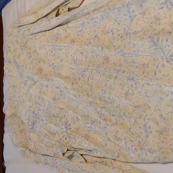 Liz Claiborne Ladies top 100% silk long sleeve flower pattern - Picture 5 of 7